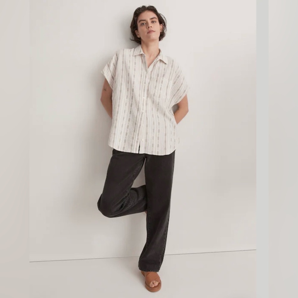 Dobby-striped dollman sleeve button up top